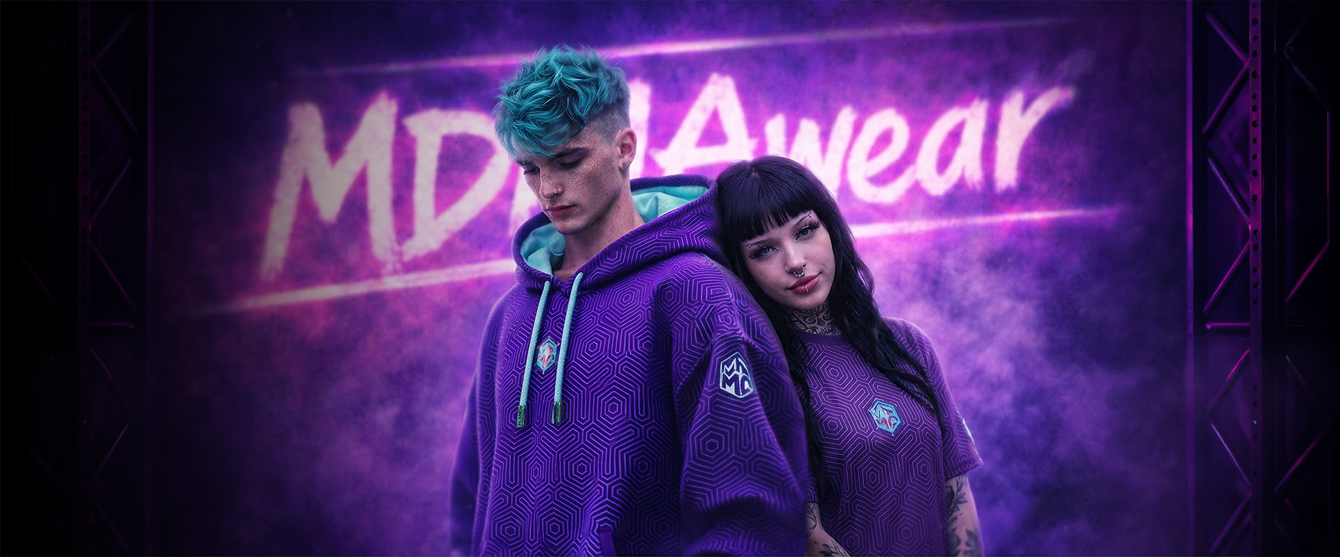 MDMAwear Hero Foto - Rave Crystal Hoodie and Crystal T-Shirt